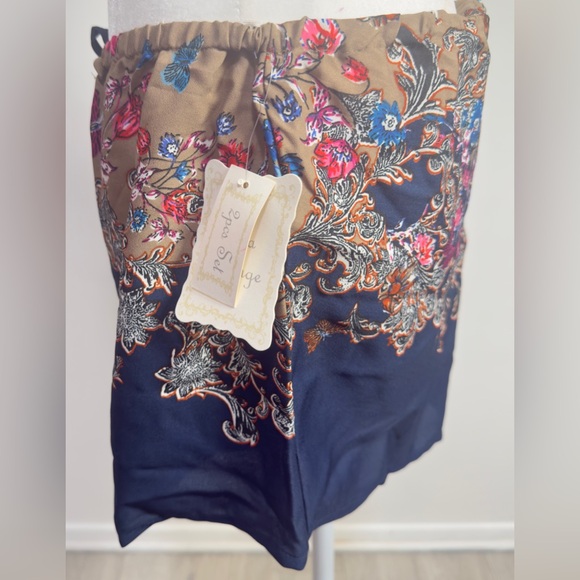 Floral Button-Up Shirt with Butterfly Print - Picture 3 of 11